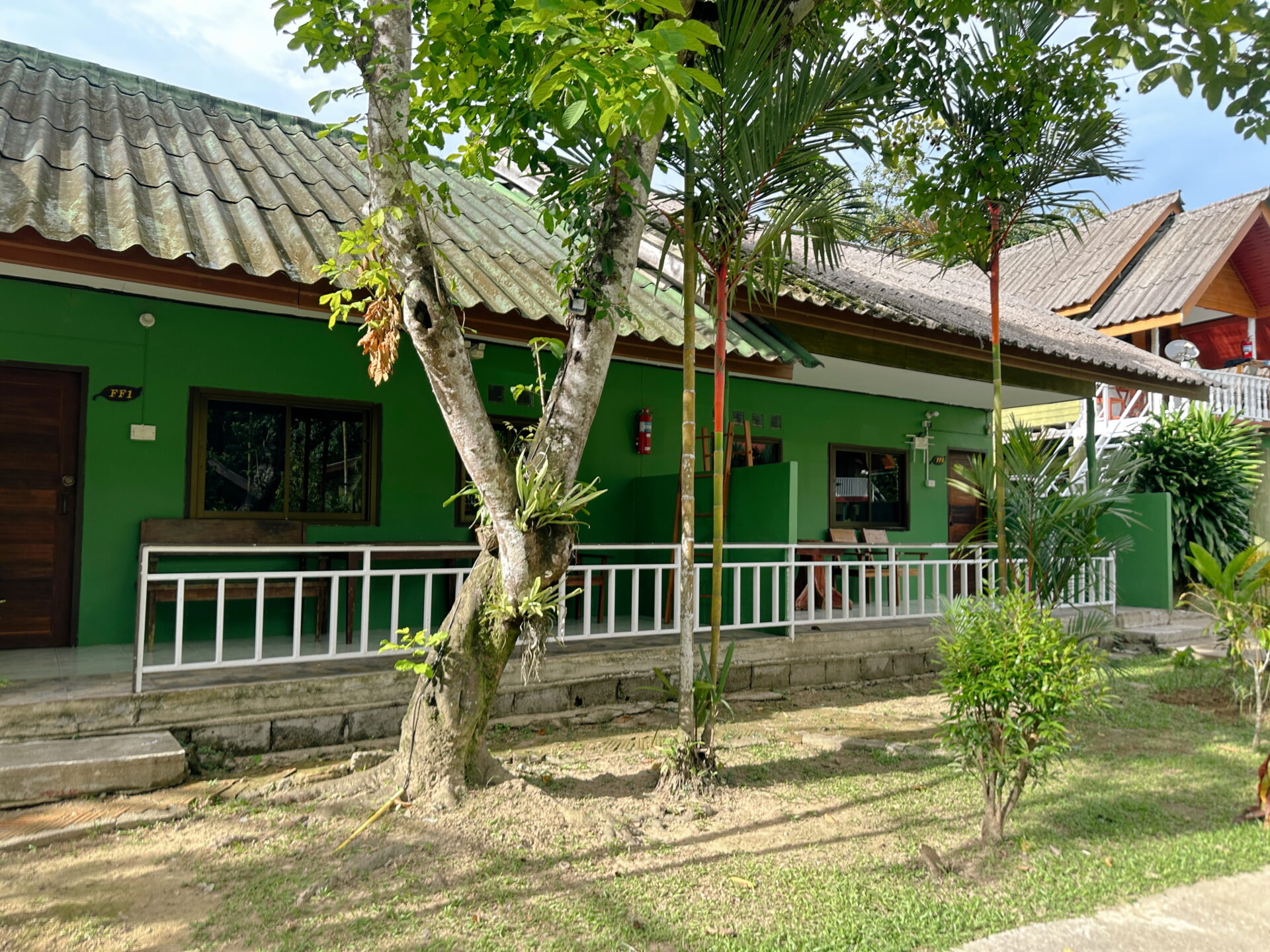 Khao Sok Jungle Hut Resort